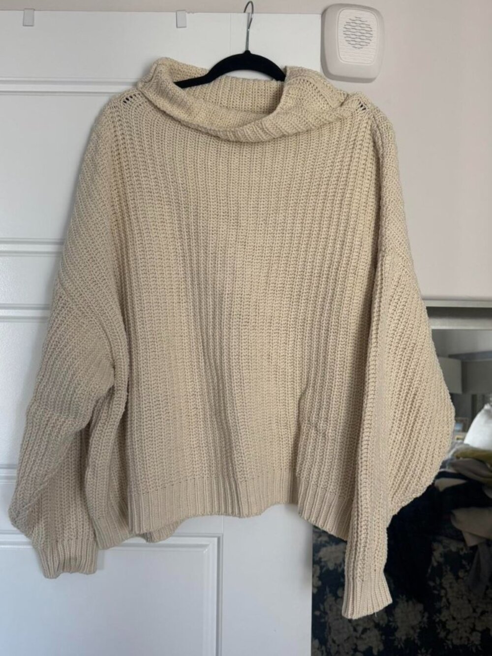 Free People Women's Cream and White Jumper